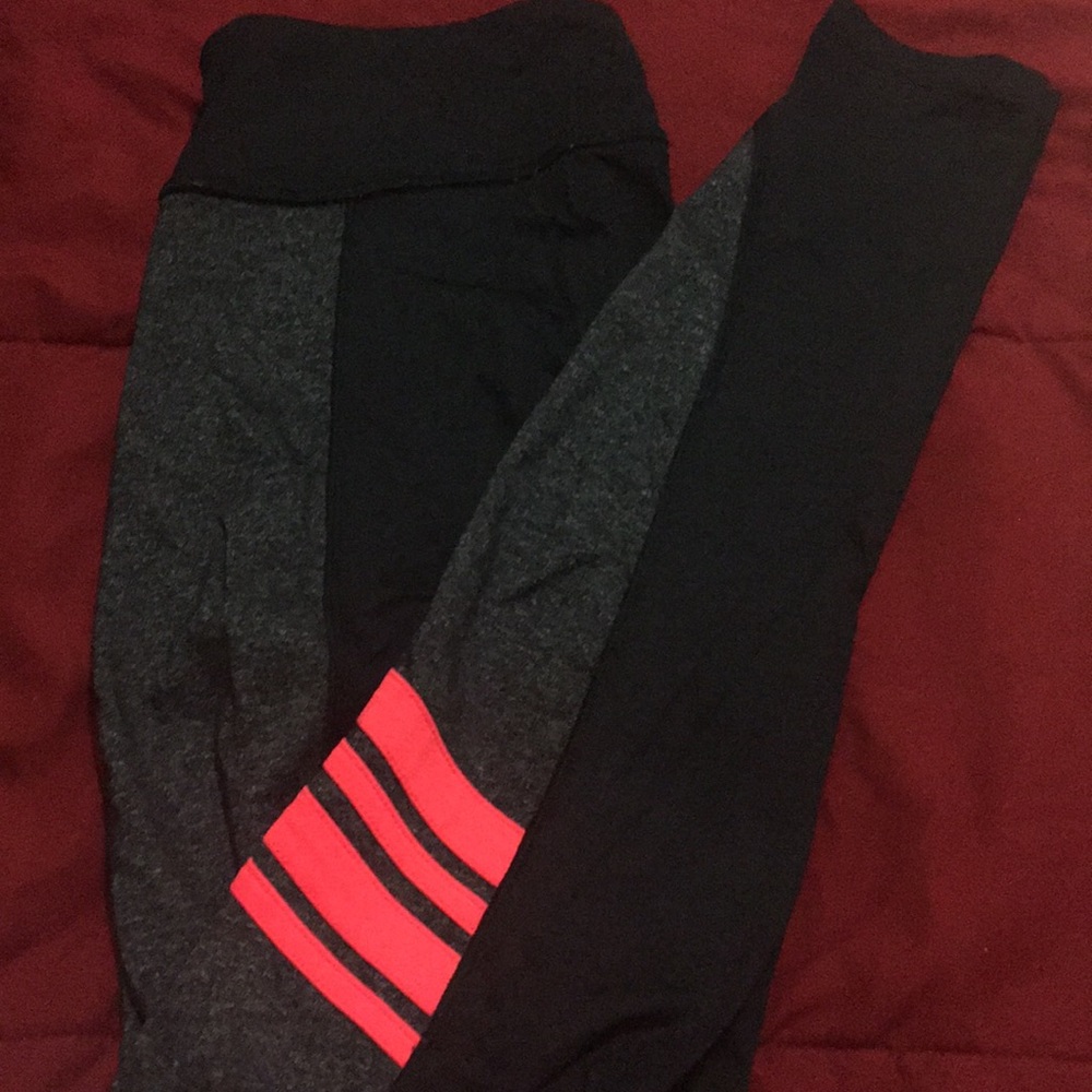 Leggings — black with grey and coral pink design
